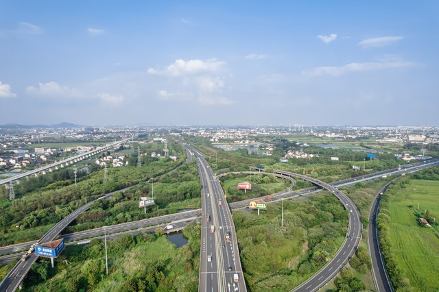 高速行驶规则_退休人自驾高速新规_70岁以上驾驶人体检测试新规